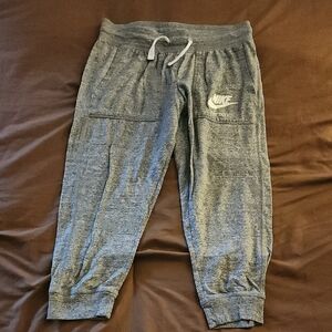 Nike Womens Heather Gray Cropped Joggers